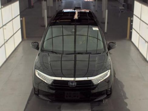 Used 2023 Honda Odyssey Touring image 2