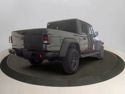 Used 2025 Jeep Gladiator Sport AWD/4WD image 2