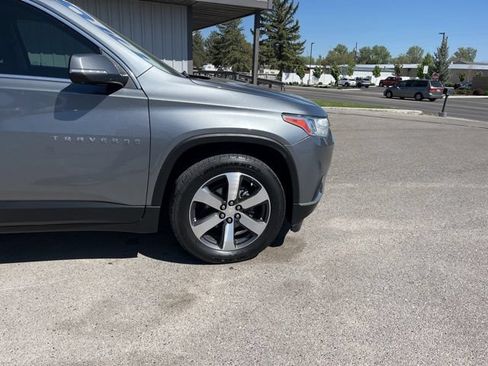 Used 2021 Chevrolet Traverse LT w/ LT Premium Package AWD/4WD image 19