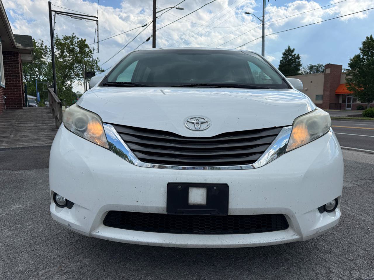 Used 2013 Toyota Sienna XLE w/ Entertainment Pkg FWD image 4