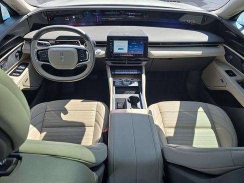 Used 2025 Lincoln Nautilus Reserve AWD/4WD image 27
