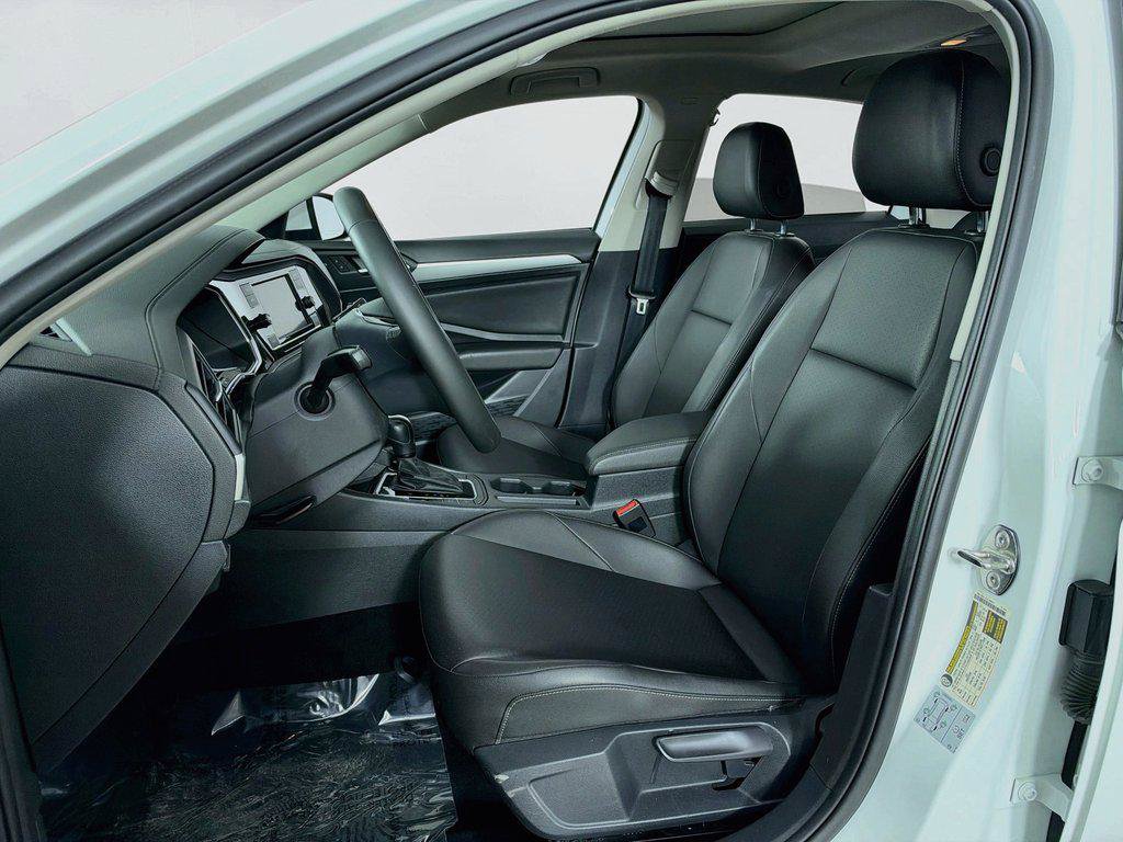 Used 2020 Volkswagen Jetta SE w/ SE Cold Weather Package FWD image 20