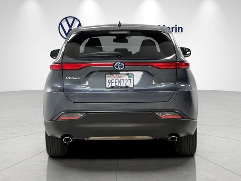 Used 2023 Toyota Venza LE AWD/4WD image 4