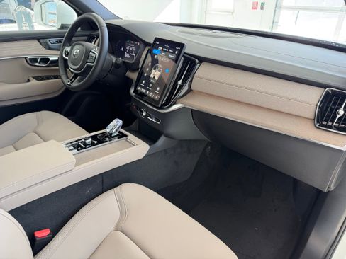 New 2026 Volvo XC90 B6 Plus w/ Protection Package Premier image 21