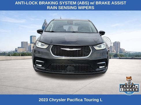 Used 2023 Chrysler Pacifica Touring-L image 8