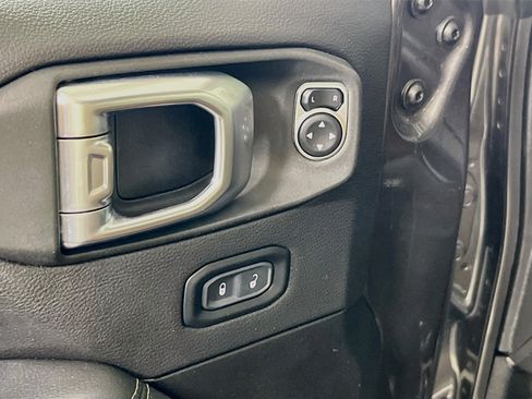 Used 2023 Jeep Gladiator Rubicon w/ Cold Weather Group AWD/4WD image 18