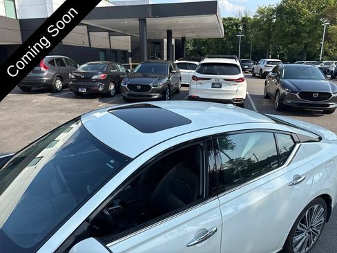 Used 2023 Nissan Altima 2.5 SL FWD image 9