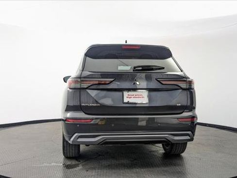 Used 2025 Mitsubishi Outlander SE AWD/4WD image 7