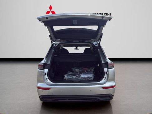 New 2026 Mitsubishi Outlander ES image 9