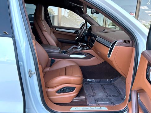 Used 2022 Porsche Cayenne Turbo S w/ Assistance Package image 24