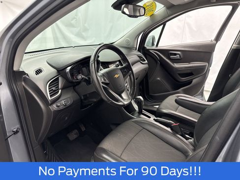 Used 2019 Chevrolet Trax LT w/ LT Convenience Package image 11
