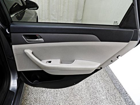 Used 2019 Hyundai Sonata SE image 12