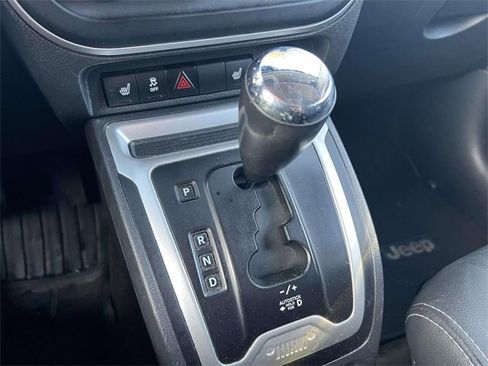Used 2017 Jeep Compass Latitude image 27