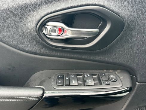 Used 2023 Jeep Cherokee Altitude Lux image 11