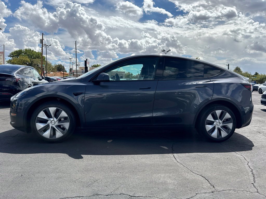Used 2023 Tesla Model Y Long Range AWD/4WD image 5