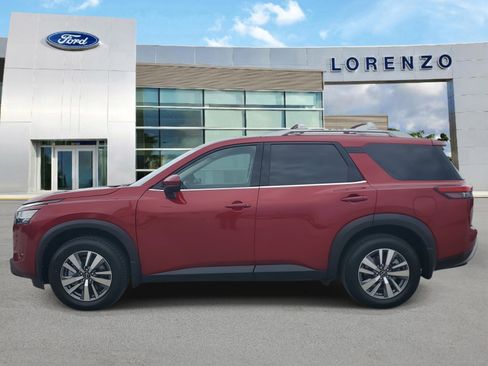 Used 2024 Nissan Pathfinder SL image 8