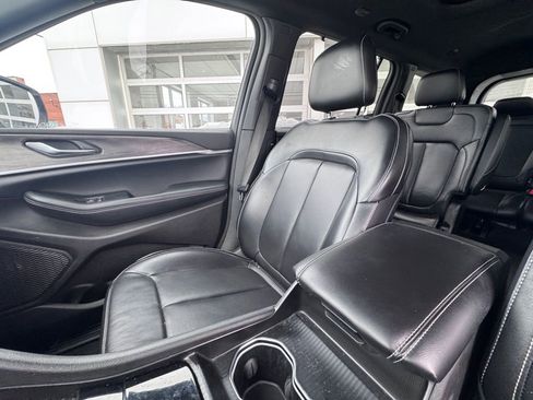 Used 2024 Jeep Grand Cherokee L Limited w/ Luxury Tech Group II image 24