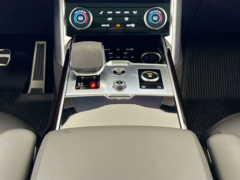 Used 2023 Land Rover Range Rover SE image 12