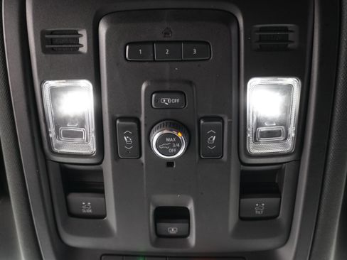 Used 2022 Chevrolet Suburban Z71 w/ Luxury Package AWD/4WD image 27