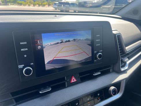 Used 2025 Kia Sportage LX FWD image 24