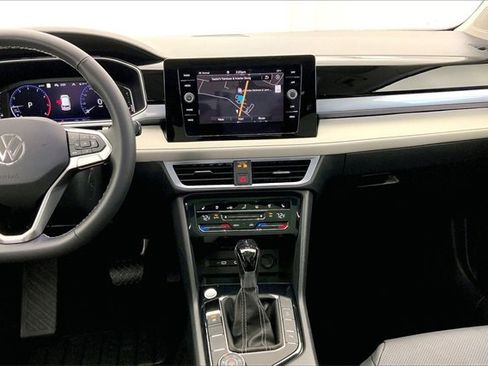 Used 2025 Volkswagen Taos SEL image 6