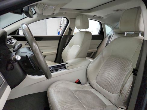 Used 2016 Jaguar XF Prestige RWD image 14