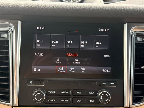 Used 2018 Porsche Macan AWD/4WD image 19