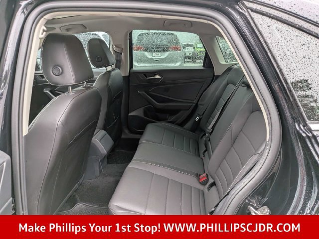Used 2023 Volkswagen Jetta SE FWD image 12