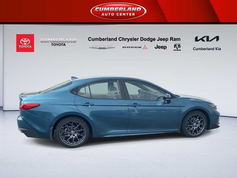 Used 2025 Toyota Camry SE image 9