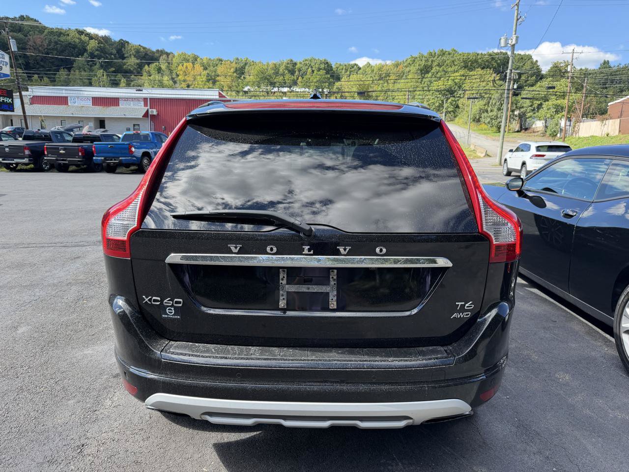 Used 2017 Volvo XC60 T6 Dynamic w/ Preferred Option Package AWD/4WD image 5
