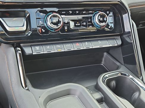 Used 2025 GMC Sierra 2500 AT4 image 26