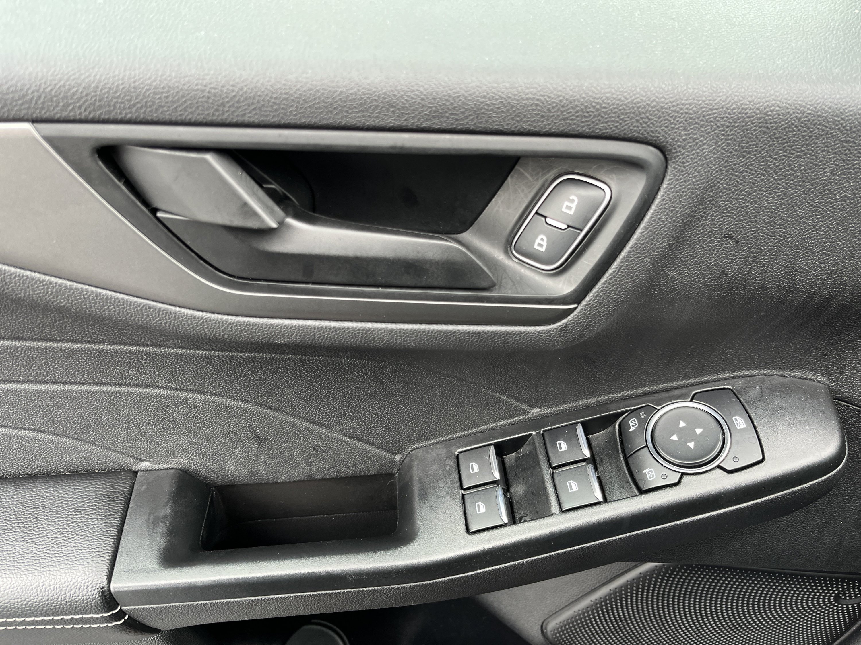 Used 2025 Ford Escape Active AWD/4WD image 16