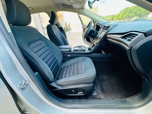 Used 2017 Ford Fusion SE FWD image 22