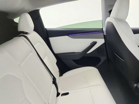 Used 2026 Tesla Model Y AWD image 36