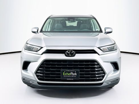 Used 2025 Toyota Grand Highlander AWD image 2