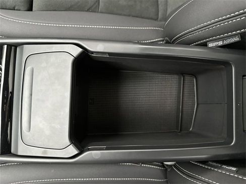 Certified 2022 Volvo C40 P8 Recharge Ultimate image 21