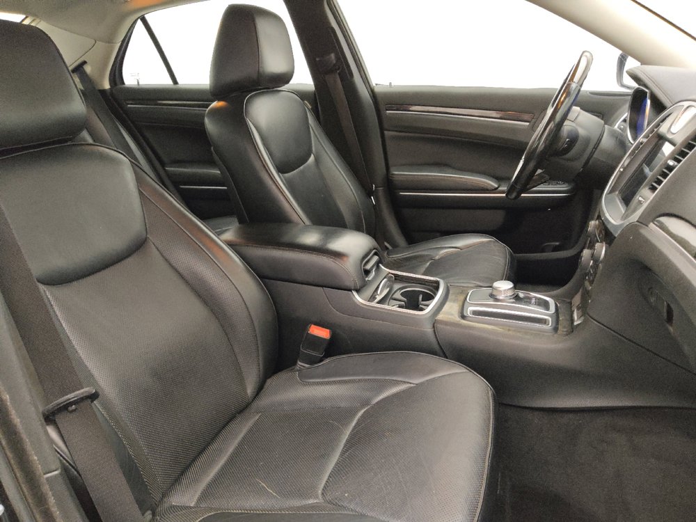 Used 2017 Chrysler 300 C RWD image 21