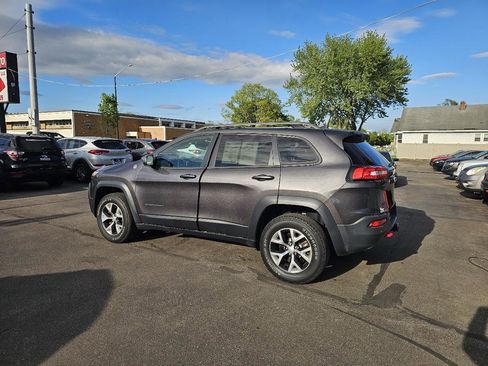 Used 2018 Jeep Cherokee Trailhawk AWD/4WD image 7