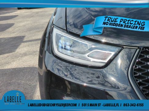 Used 2025 Chrysler Pacifica Limited w/ Uconnect Theater Family Group AWD/4WD image 10