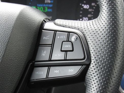 Used 2024 Toyota Sienna LE AWD/4WD image 27