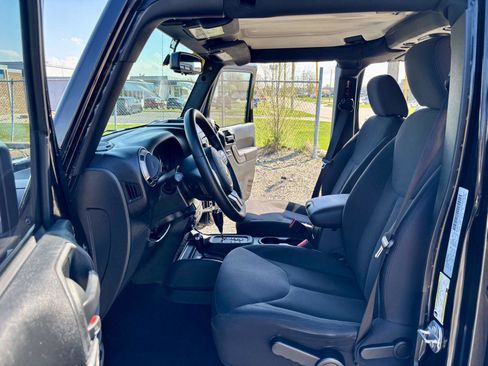 Used 2017 Jeep Wrangler Unlimited Sport w/ Quick Order Package 24S AWD/4WD image 2