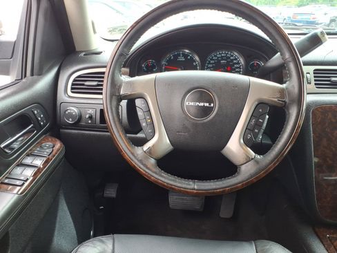 Used 2013 GMC Yukon Denali AWD/4WD image 5