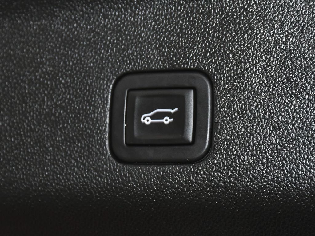 Used 2025 GMC Yukon XL Denali Ultimate AWD/4WD image 76
