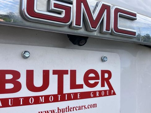 Used 2017 GMC Acadia SLE w/ Driver Alert Package I image 10