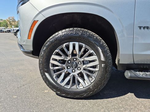 Used 2025 Chevrolet Tahoe Z71 AWD/4WD image 11