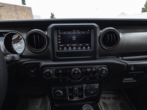 Used 2023 Jeep Wrangler Freedom Edition image 26