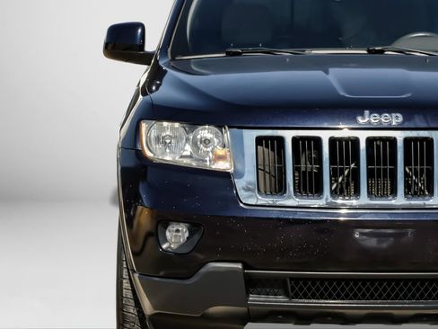 Used 2011 Jeep Grand Cherokee Laredo w/ Security & Convenience Group image 39