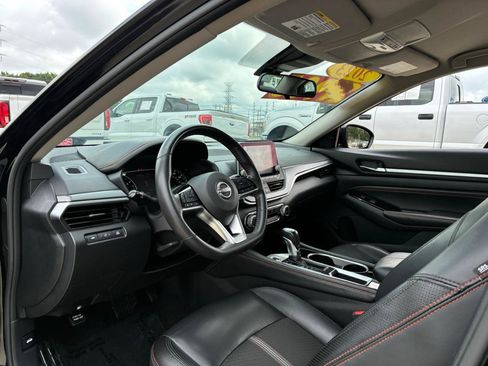 Used 2023 Nissan Altima 2.5 SR FWD image 12