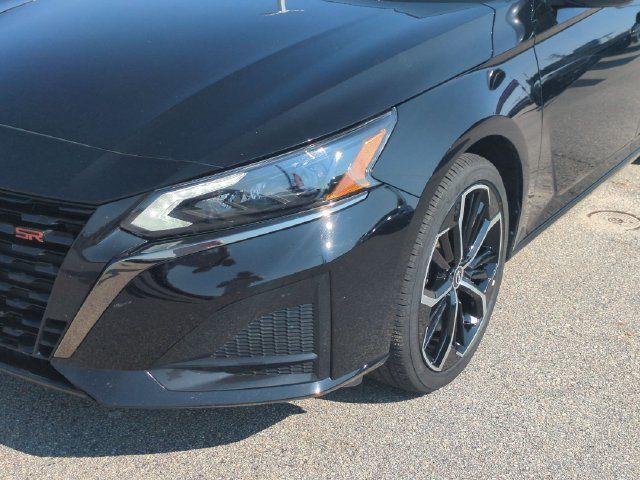 Used 2025 Nissan Altima 2.5 SR FWD image 9