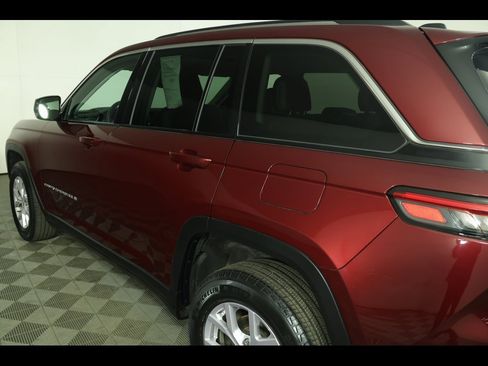 Used 2022 Jeep Grand Cherokee Limited image 16